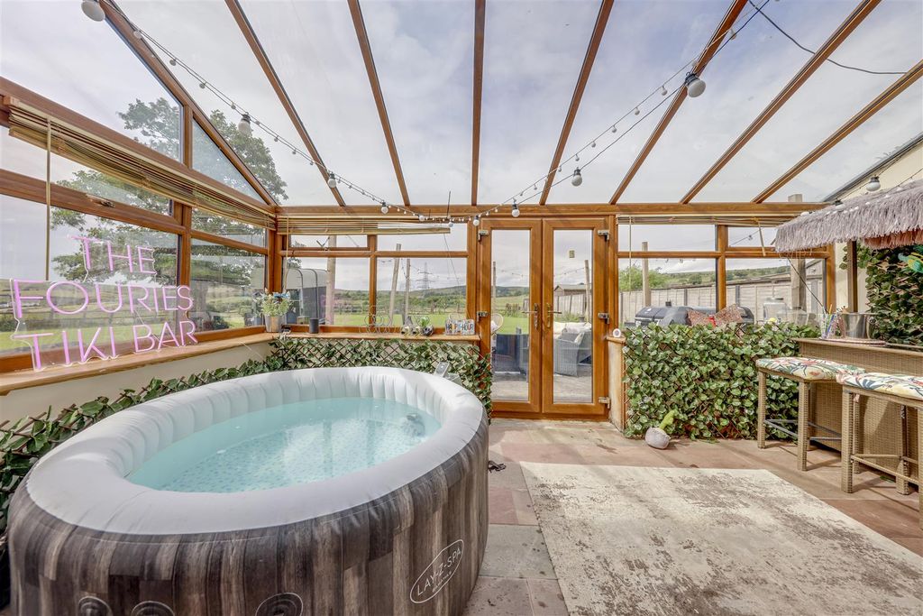 Property photo 3 of 29 Conservatory