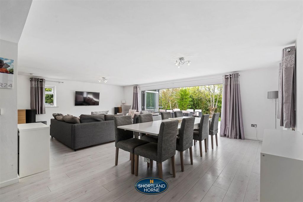 Property photo 3 of 43 130 Windy Arbour (32 Of 49).Jpg