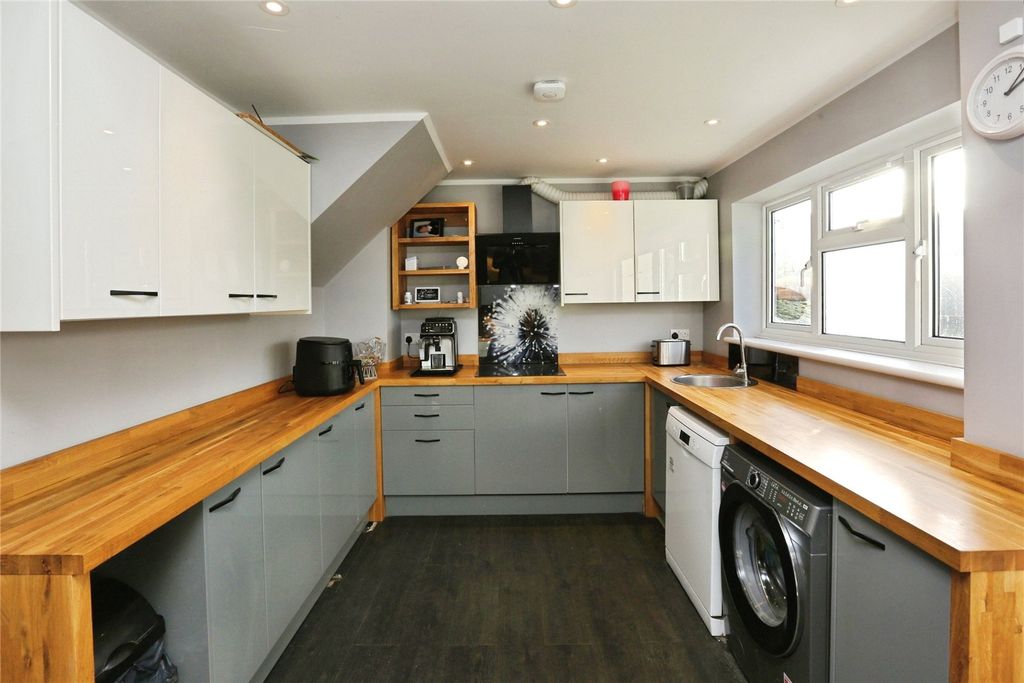 Property photo 3 of 16 Picture No. 15