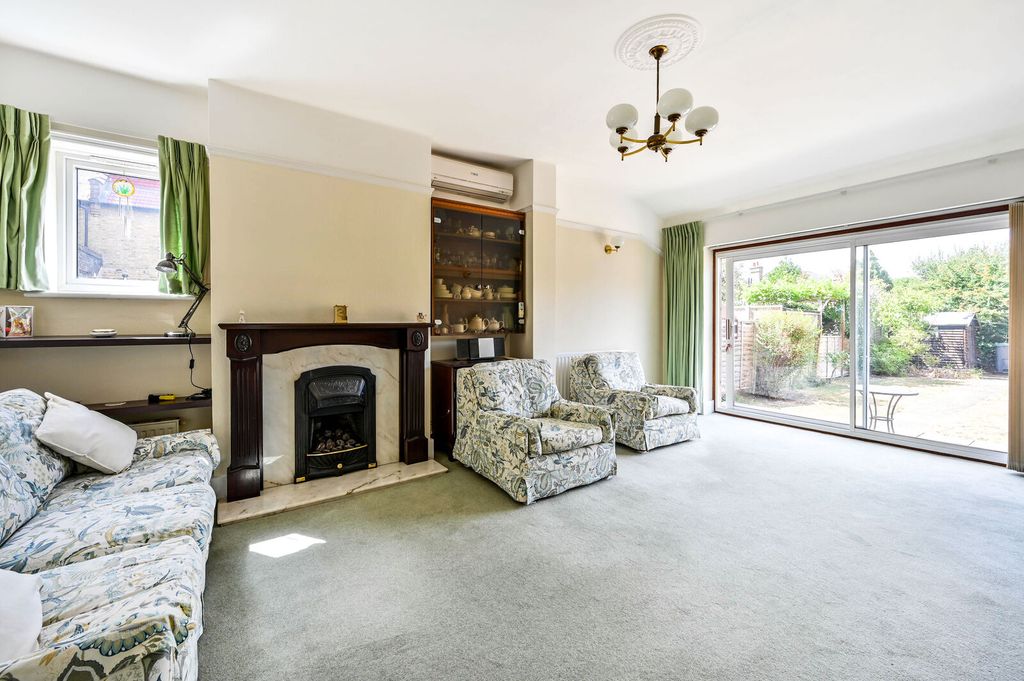 Property photo 2 of 13
