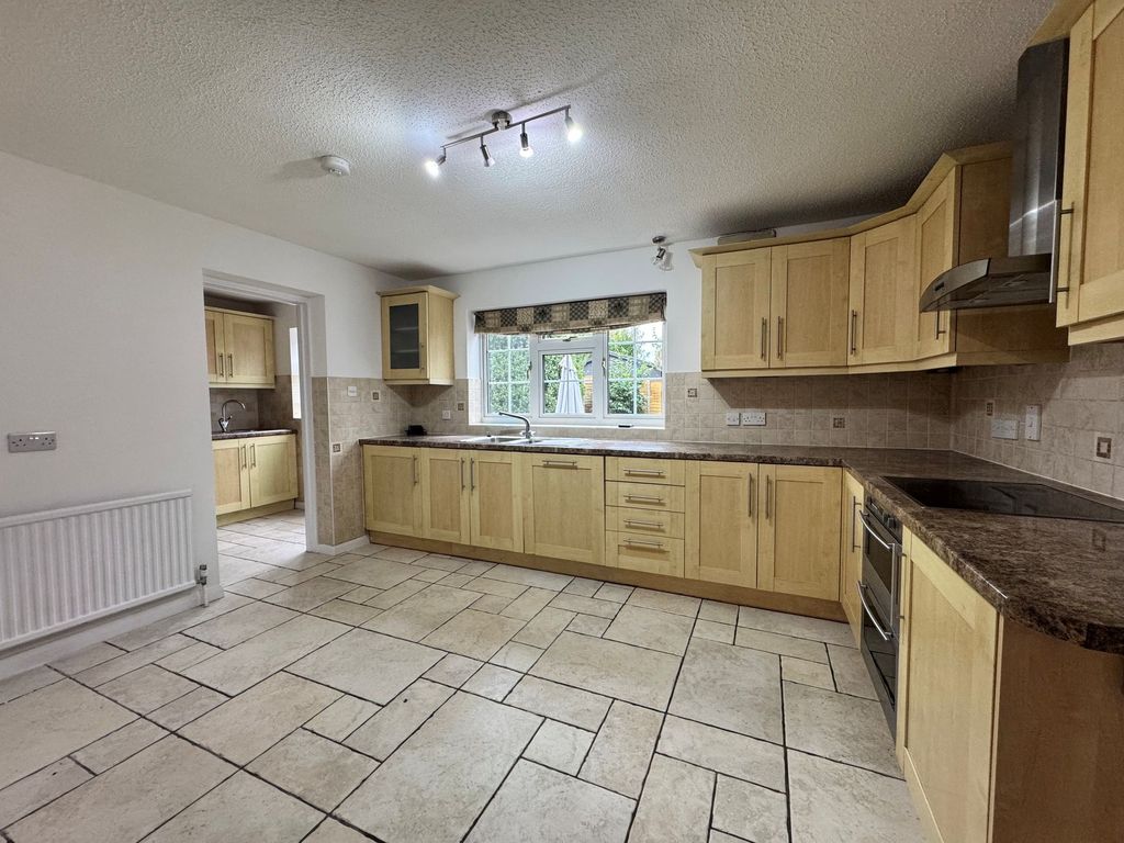 Property photo 3 of 26 Kitchen