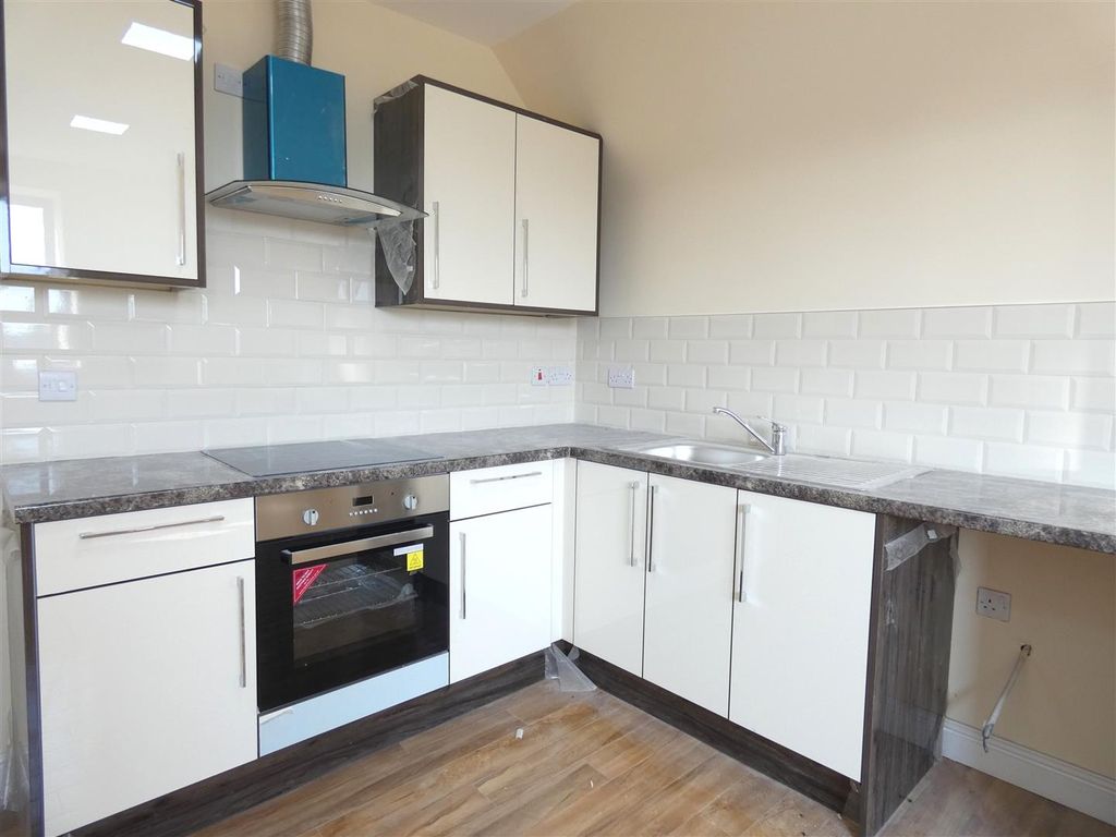 Property photo 3 of 6 Kitchen