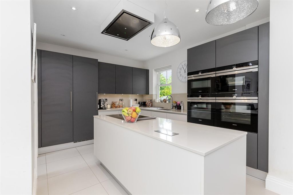 Property photo 2 of 26 26Watlingstreet-25.Jpg