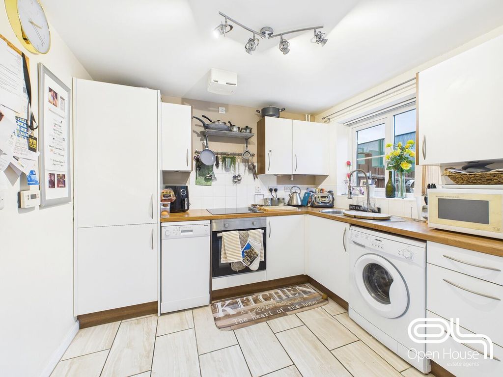 Property photo 3 of 15 Kitchen