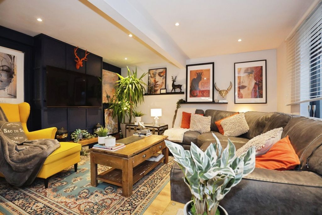 Property photo 3 of 21