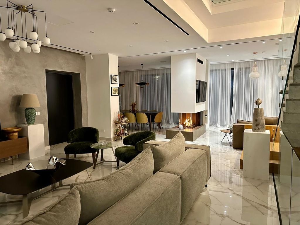 Property photo 2 of 48