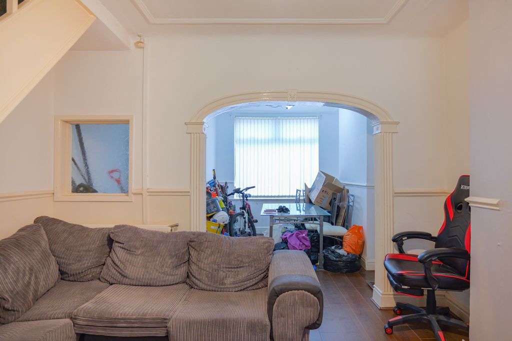 Property photo 2 of 20