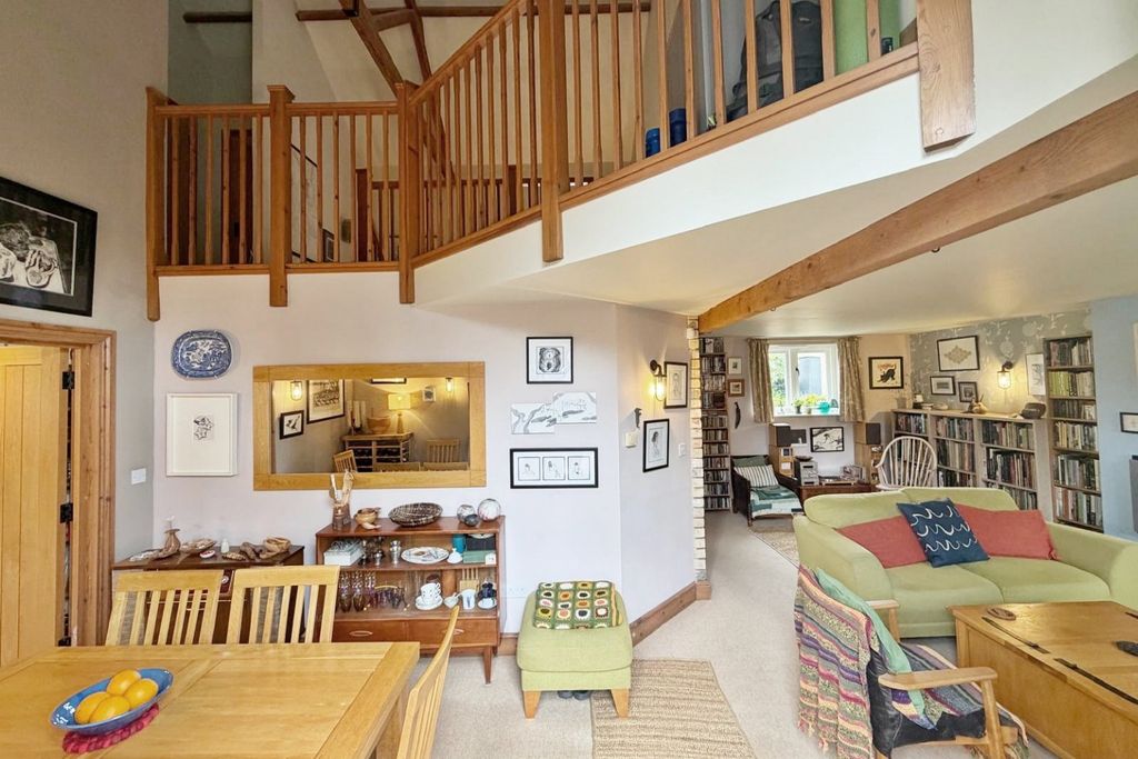 Property photo 2 of 33 5376914