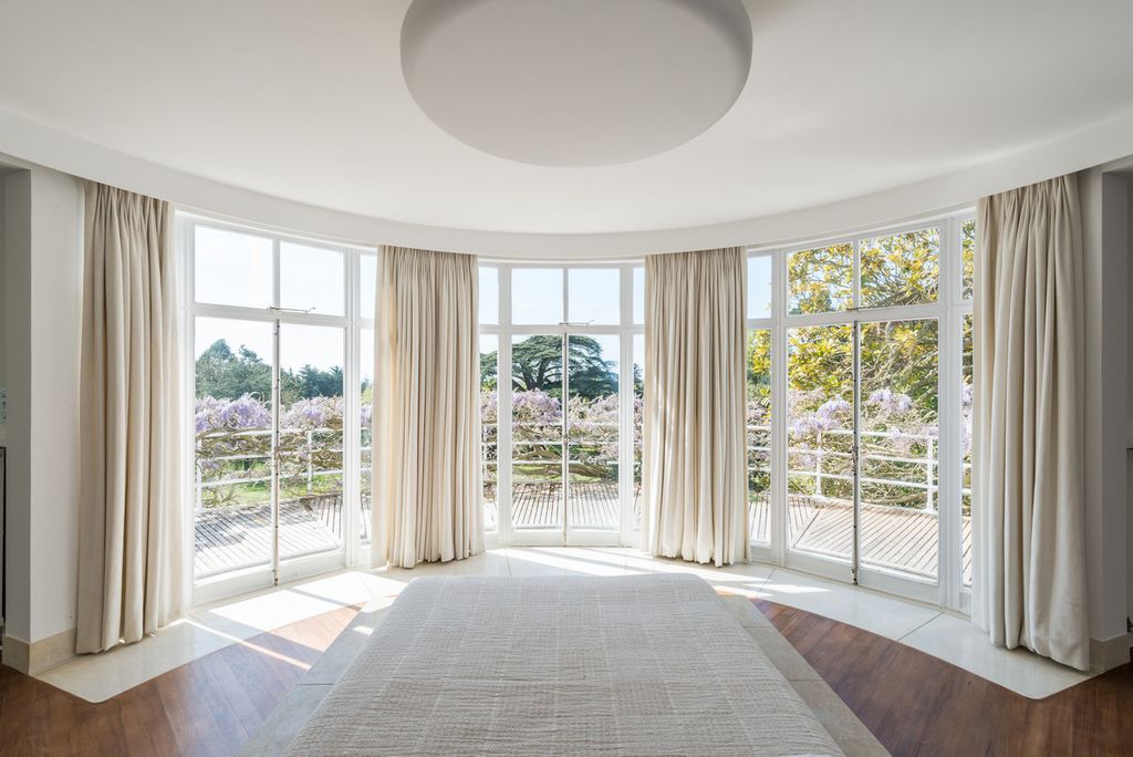 Property photo 2 of 28