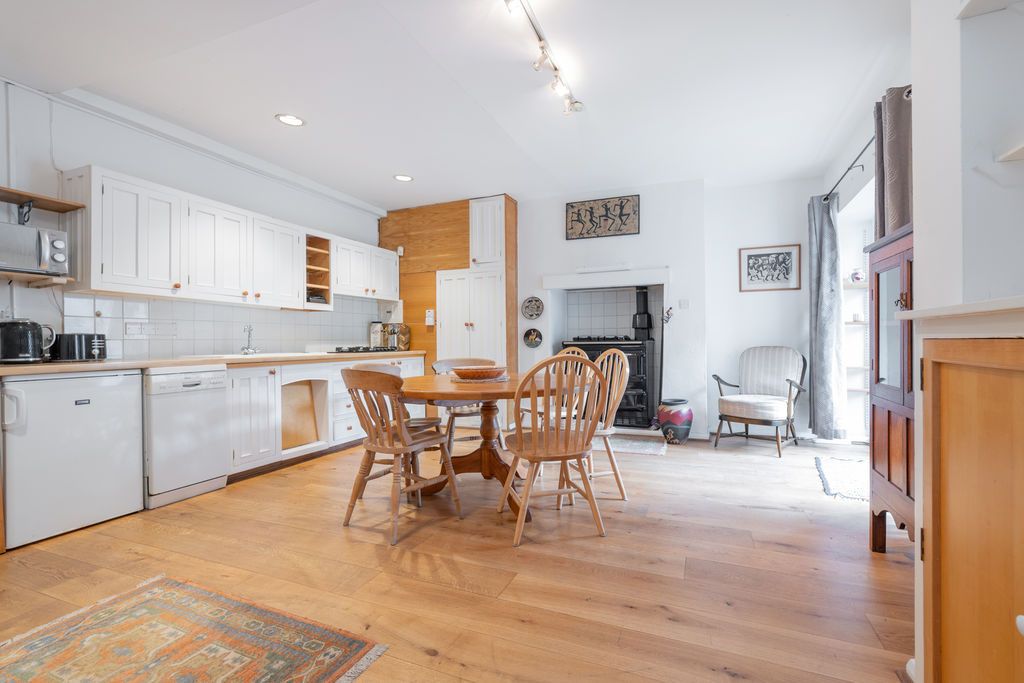 Property photo 1 of 15 Photo 13