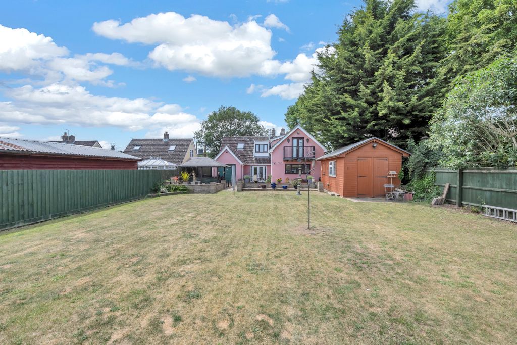 Property photo 3 of 27