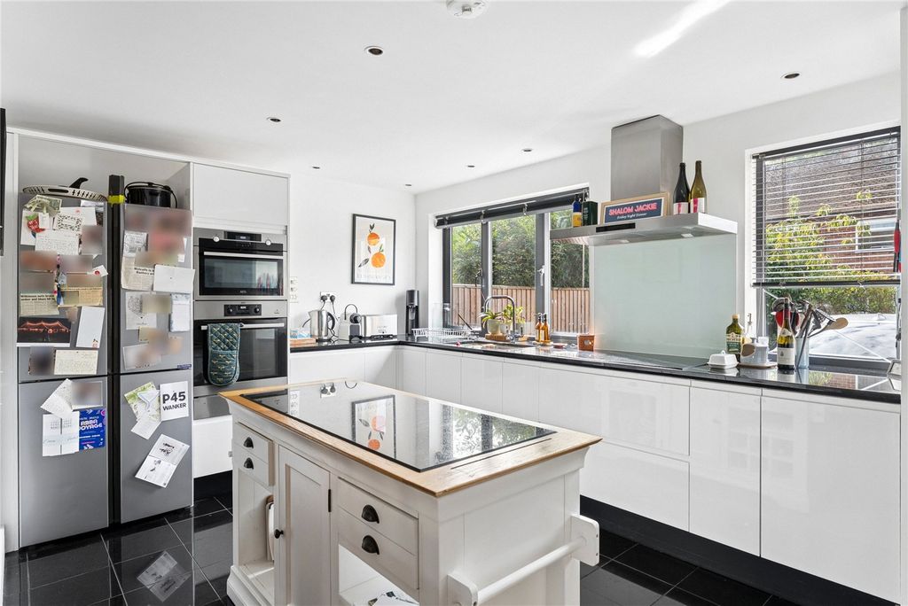 Property photo 2 of 12 Kitchen