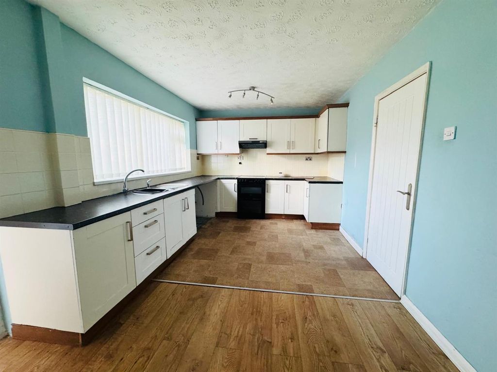Property photo 2 of 9 Kitchen Diner