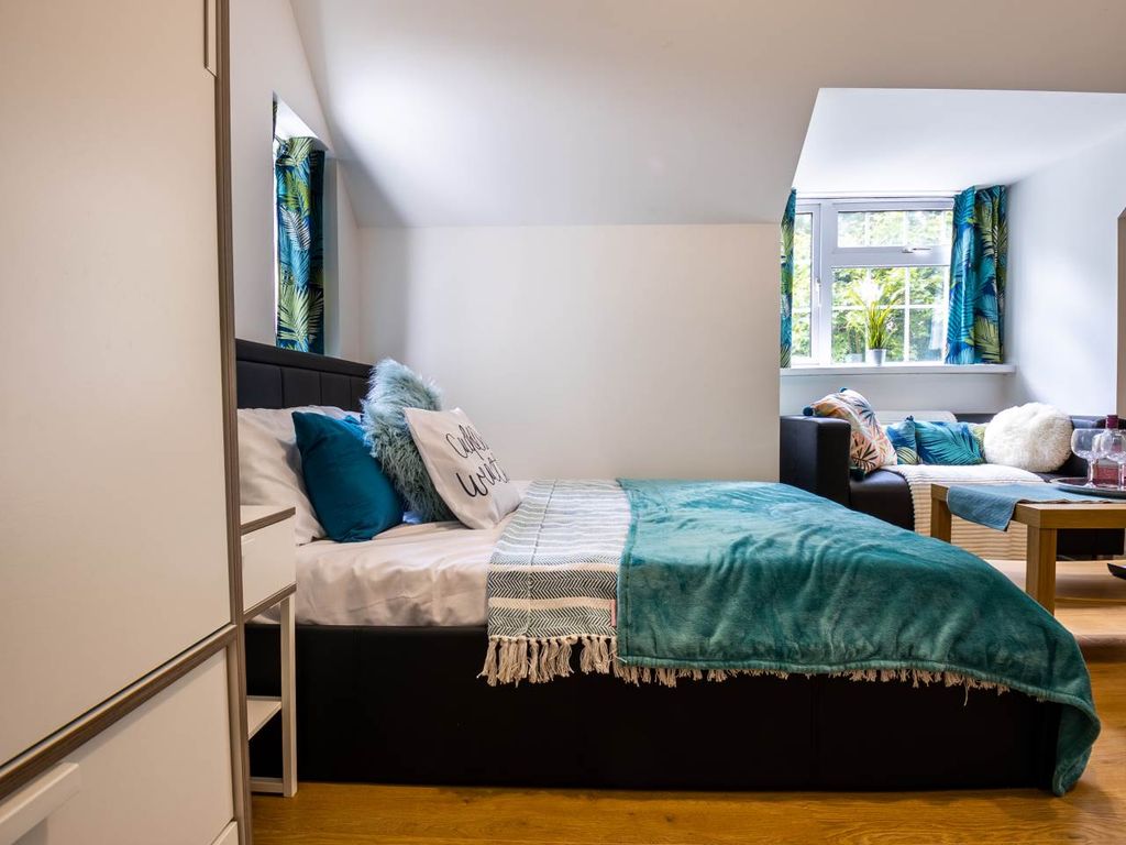 Property photo 2 of 7 Apt_5_1_Woodlandway_Studio_Apt (4 Of 9)