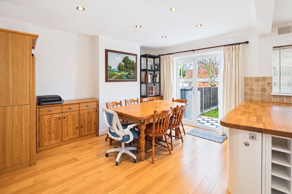 Property photo 3 of 18 Kitchen / Diner