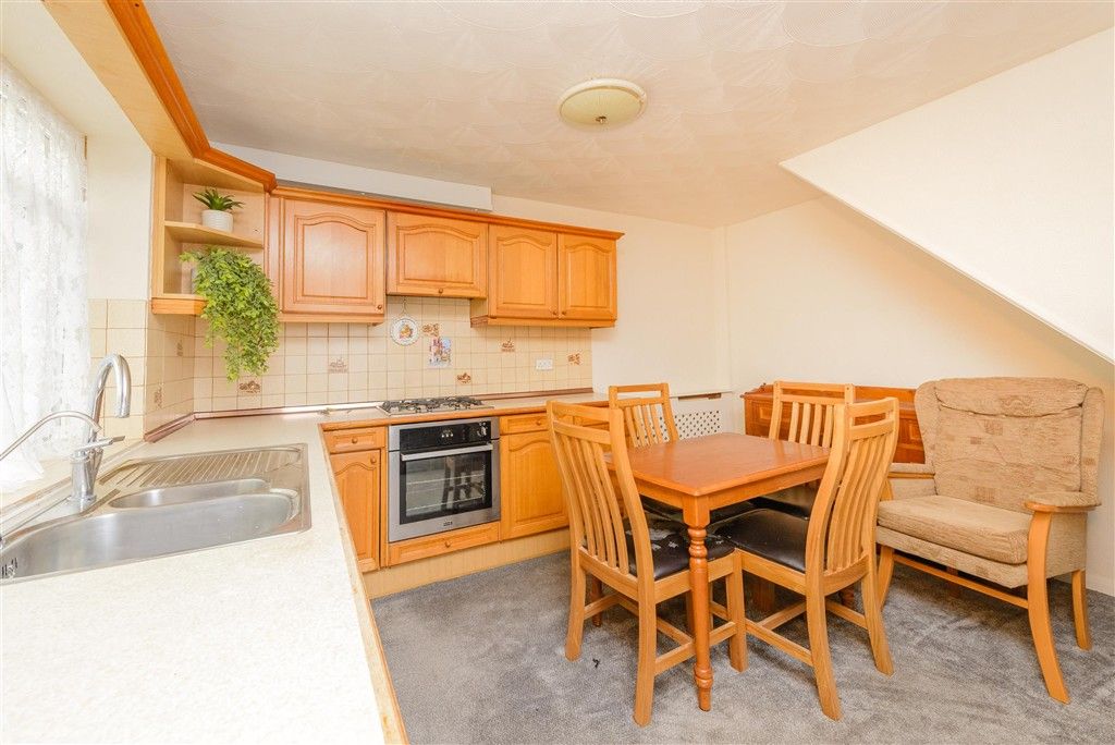 Property photo 3 of 10 Kitchen