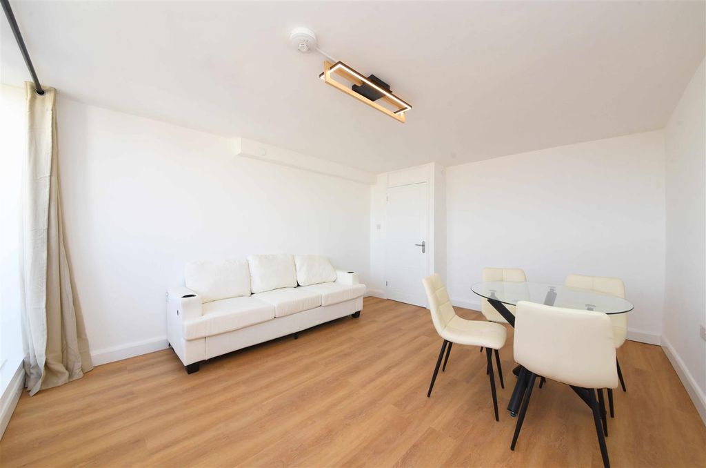 Property photo 3 of 9 56_Prospect_Ring_Pic_6.Jpg