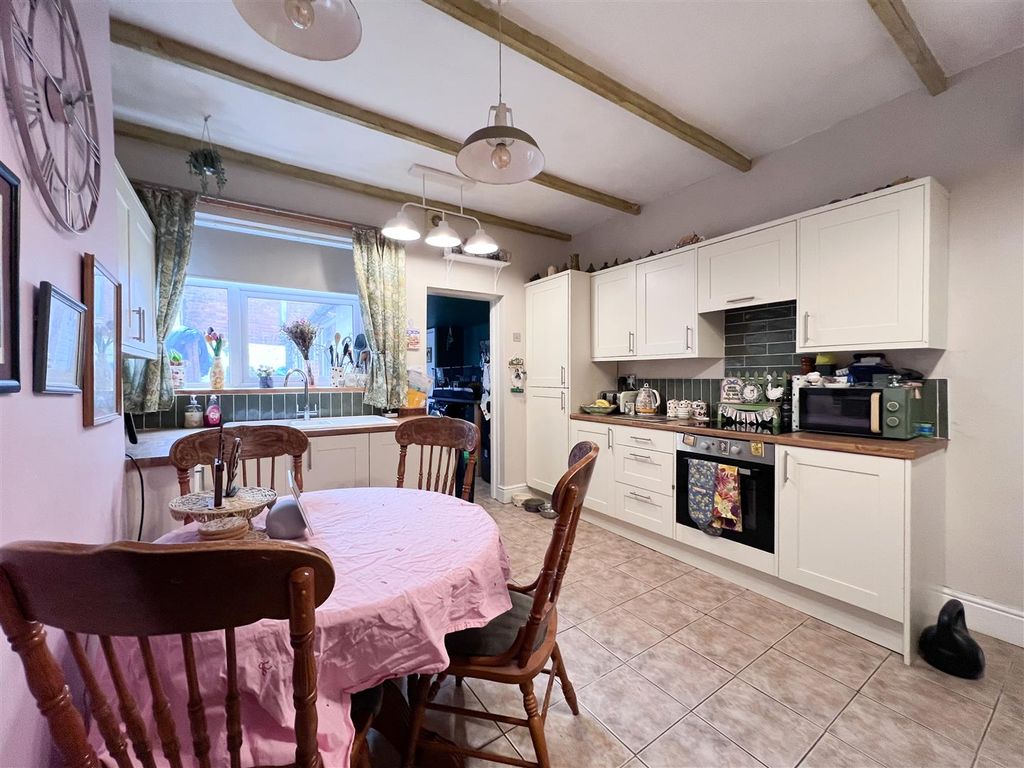 Property photo 3 of 19 Breakfast Kitchen