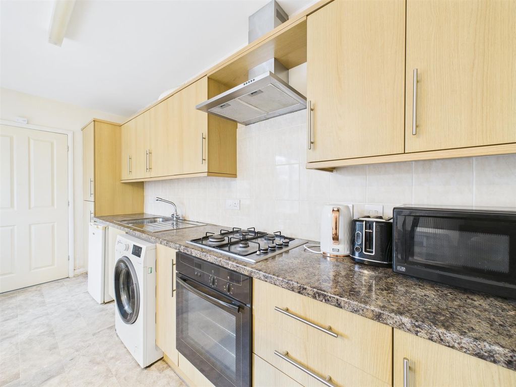 Property photo 3 of 11 Cam02534G0-Pr0595-Still006.Jpg