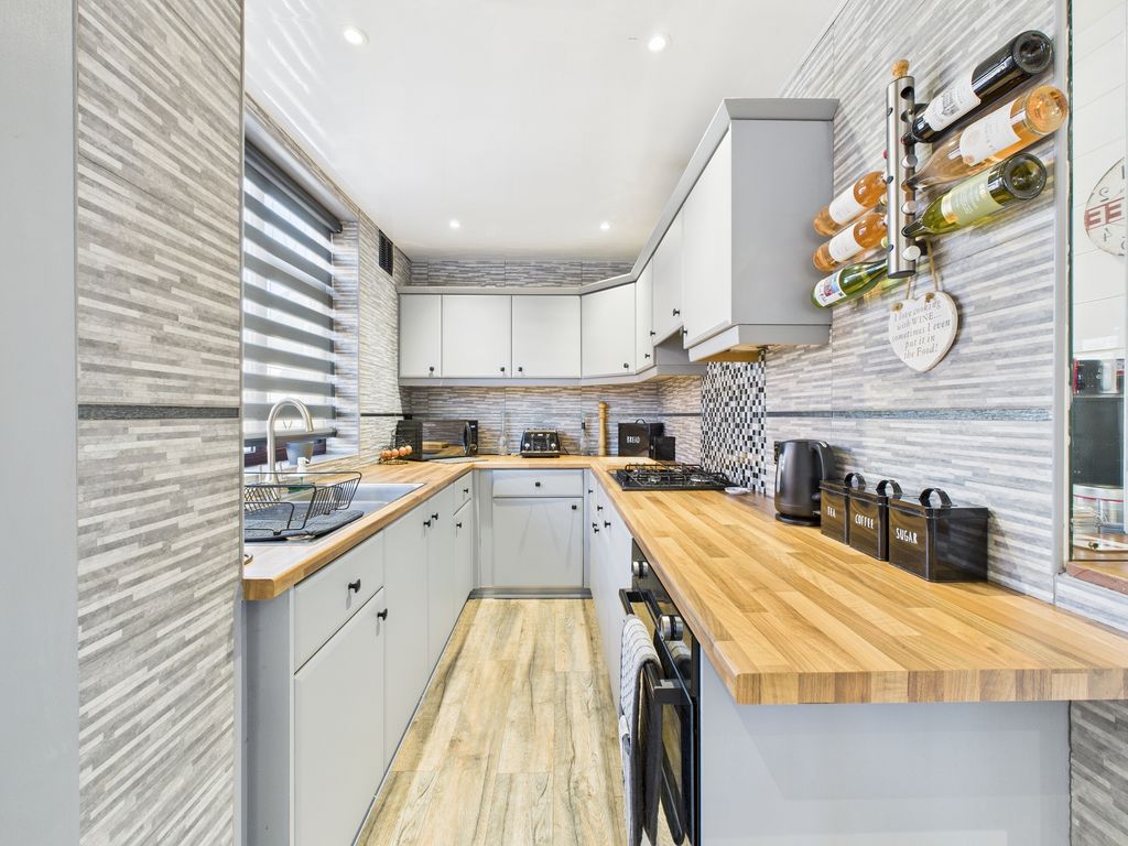 Property photo 3 of 32