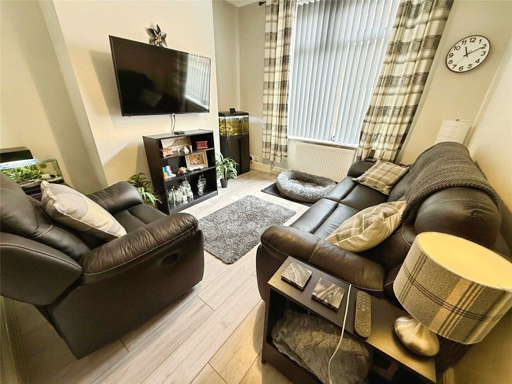 Property photo 3 of 14 Lounge