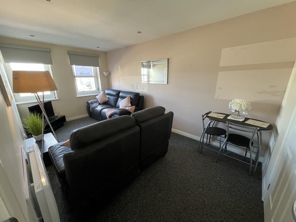Property photo 3 of 7 Lounge