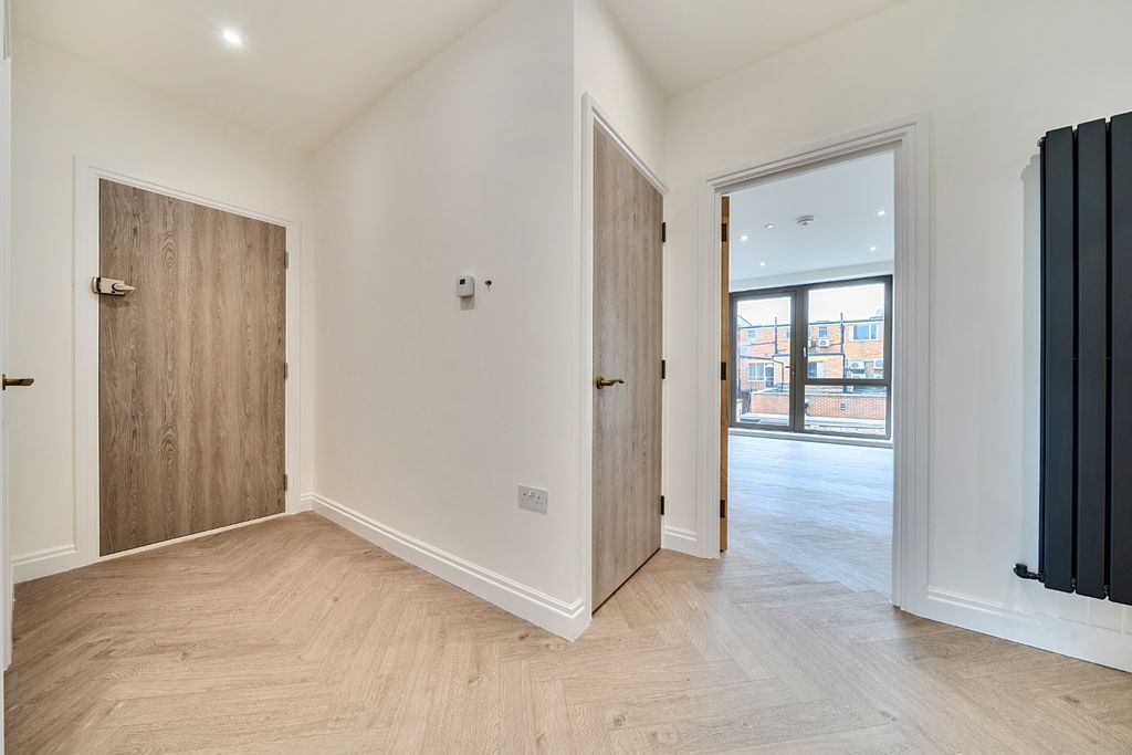 Property photo 2 of 9 5595831
