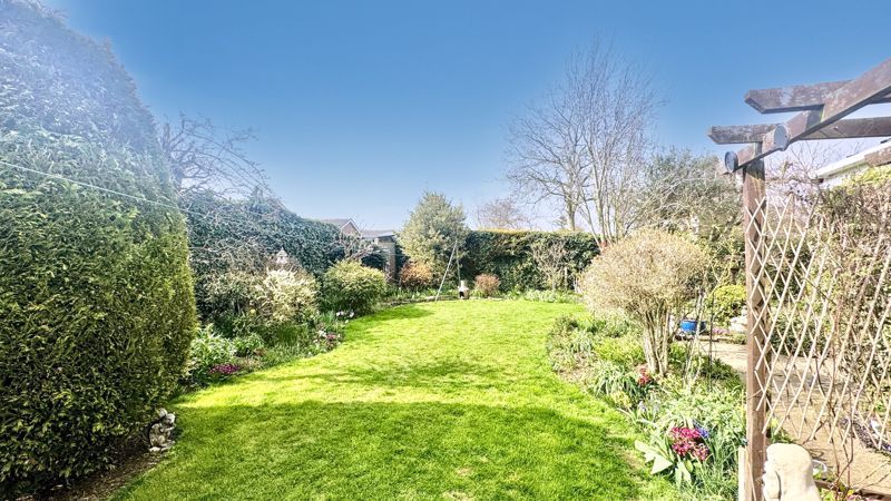 Property photo 1 of 16 Photo 11