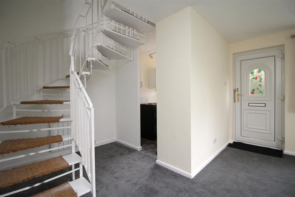 Property photo 2 of 9 Stairs .Jpg