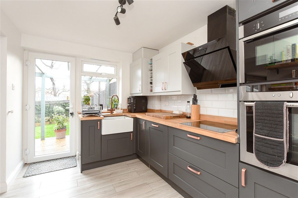 Property photo 3 of 23 Kitchen