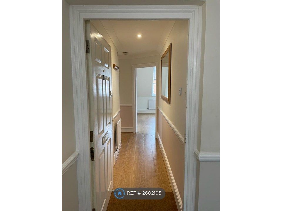 Property photo 2 of 13 Entrance Hall