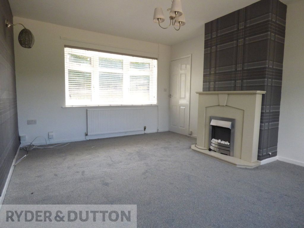 Property photo 3 of 17 Lounge