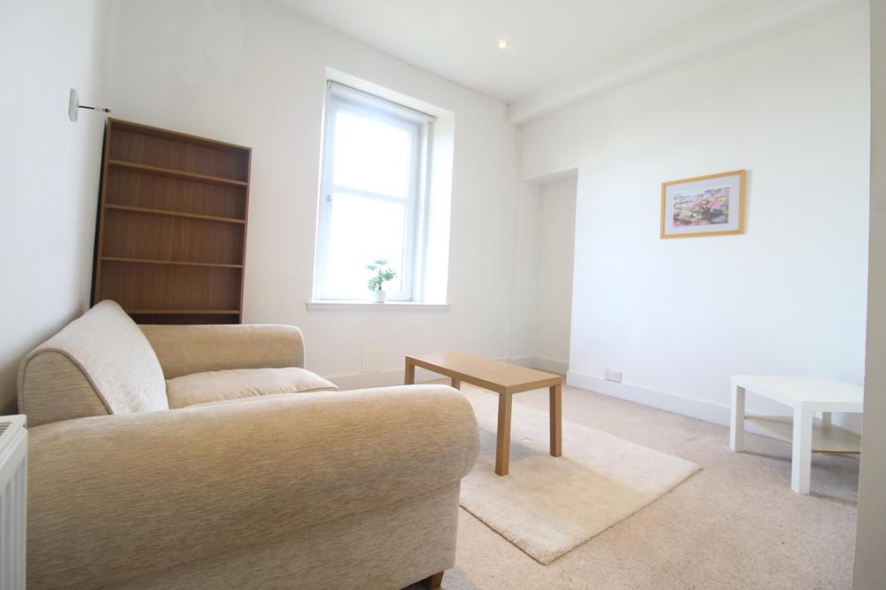 Property photo 1 of 6 Lounge