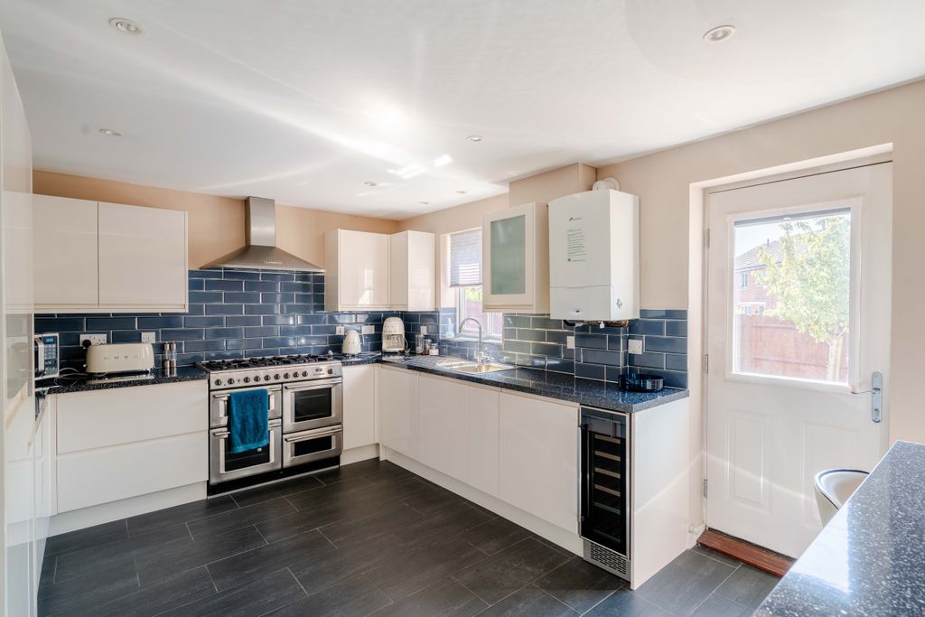 Property photo 2 of 30 21