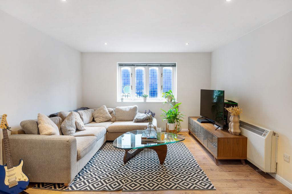 Property photo 2 of 14 1