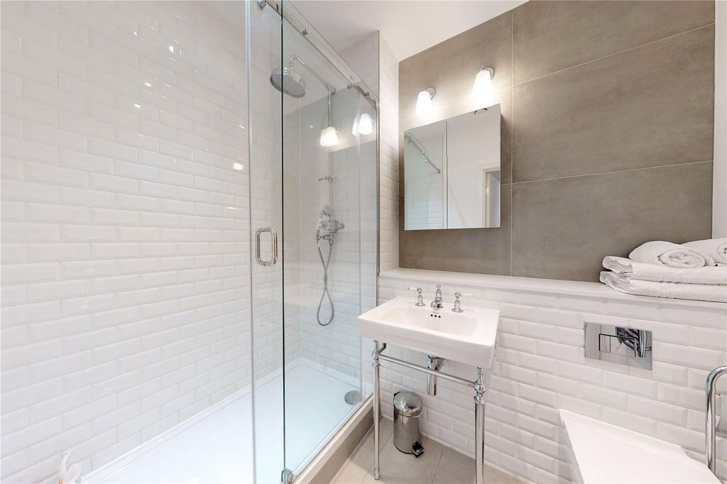 Property photo 3 of 6 Bathroom