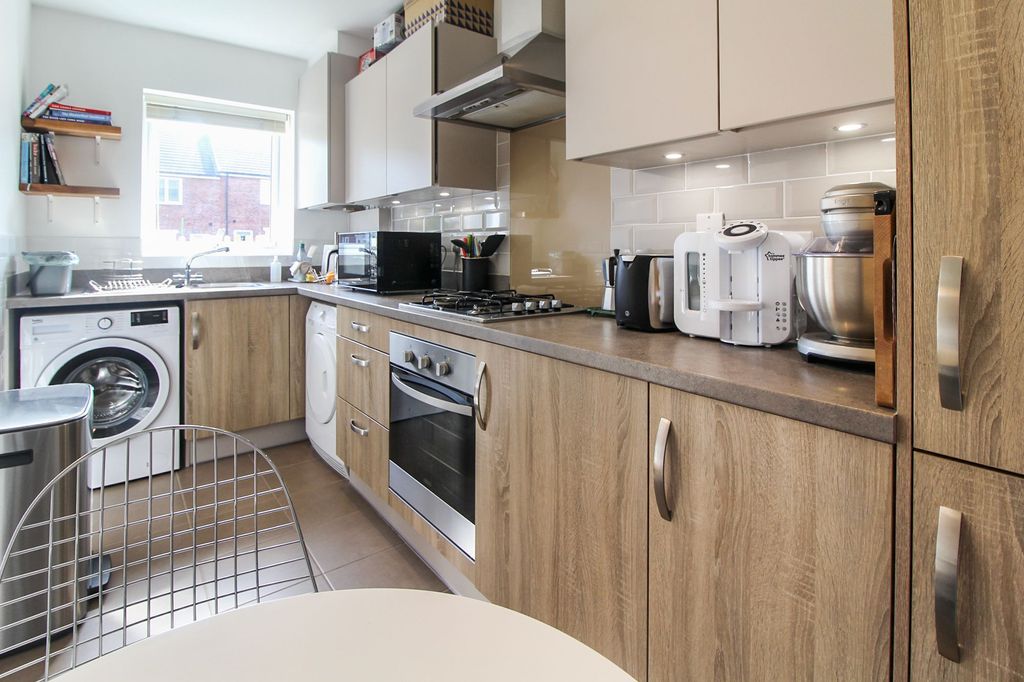 Property photo 3 of 9 Kitchen