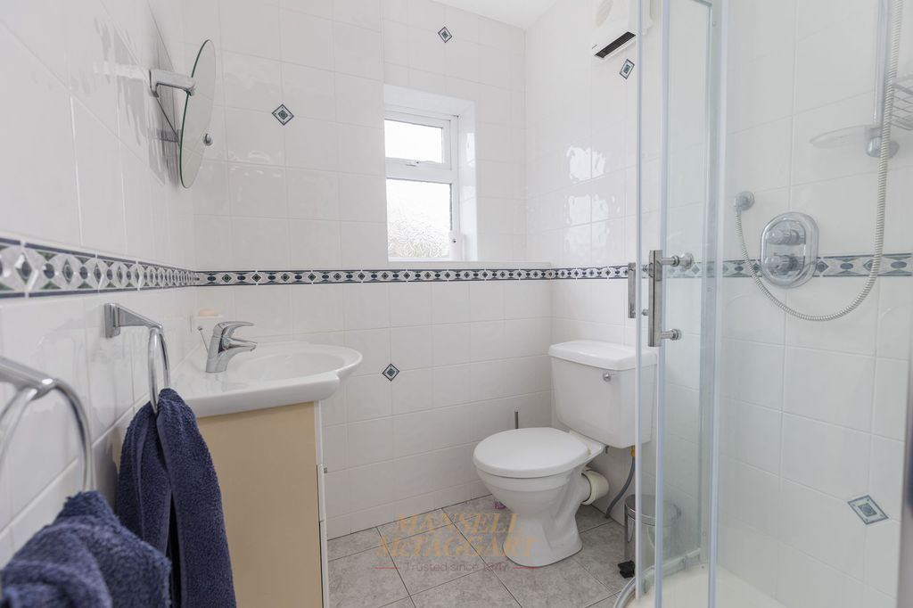Additional image 19 of 4 bed detached house for saleOld Horsham Road, Crawley RH11