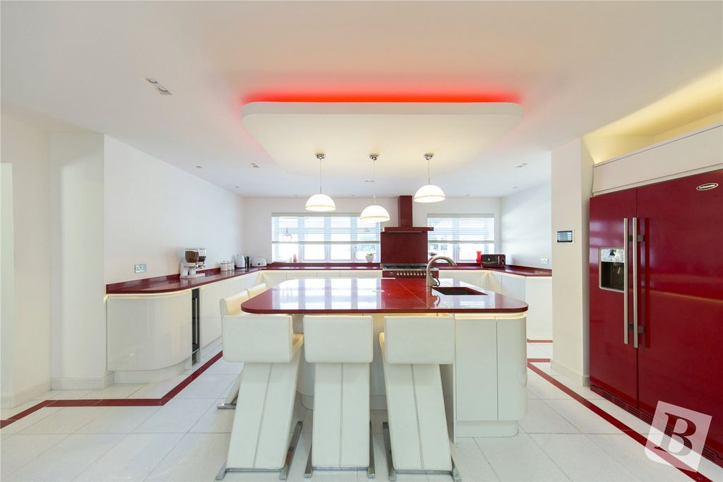 Property photo 2 of 25 Kitchen