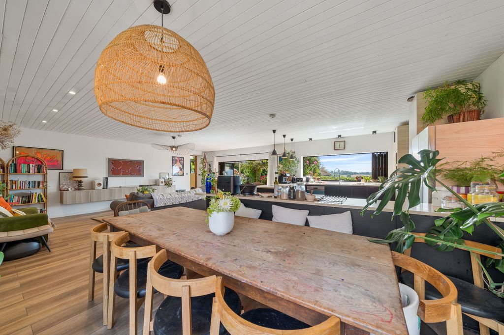 Property photo 2 of 52