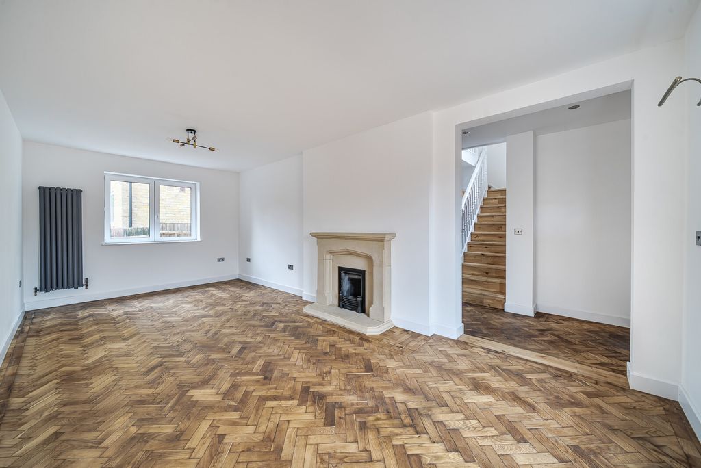 Property photo 3 of 21 Sitting Room