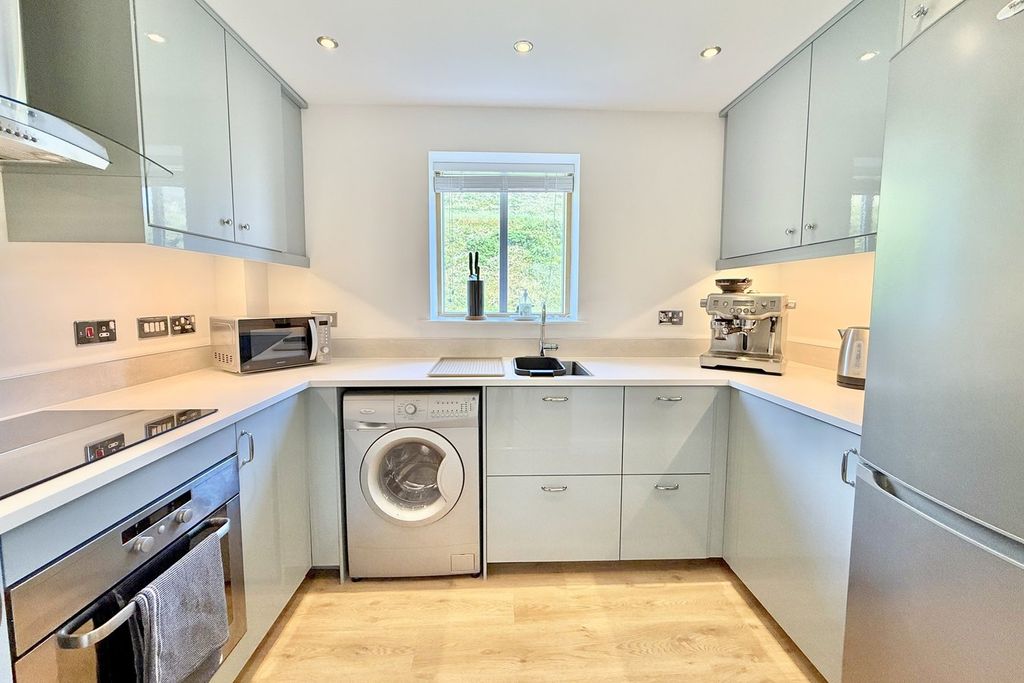Additional image 7 of 1 bed flat for saleHoneycombe Chine, Boscombe, Bournemouth BH5