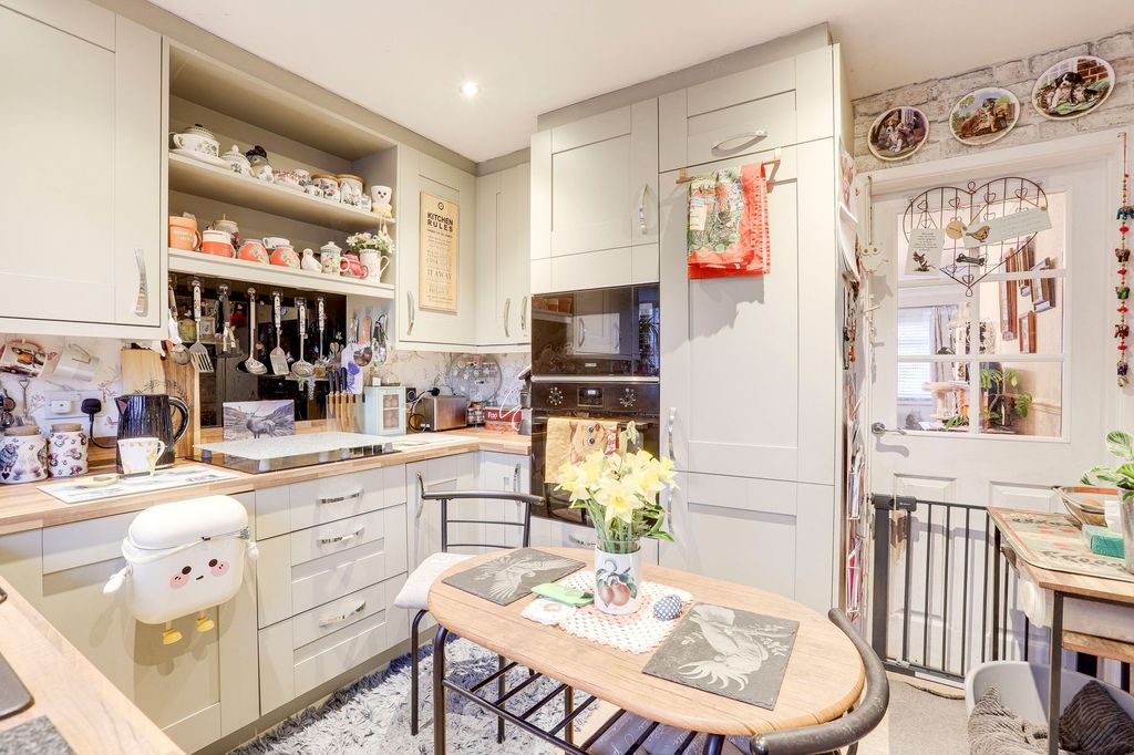 Property photo 3 of 15