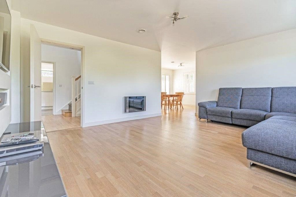 Property photo 1 of 12 Sitting Room