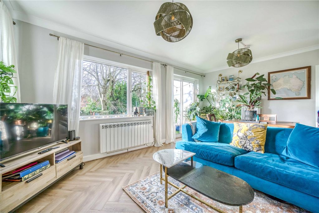 Property photo 3 of 17 Living Room