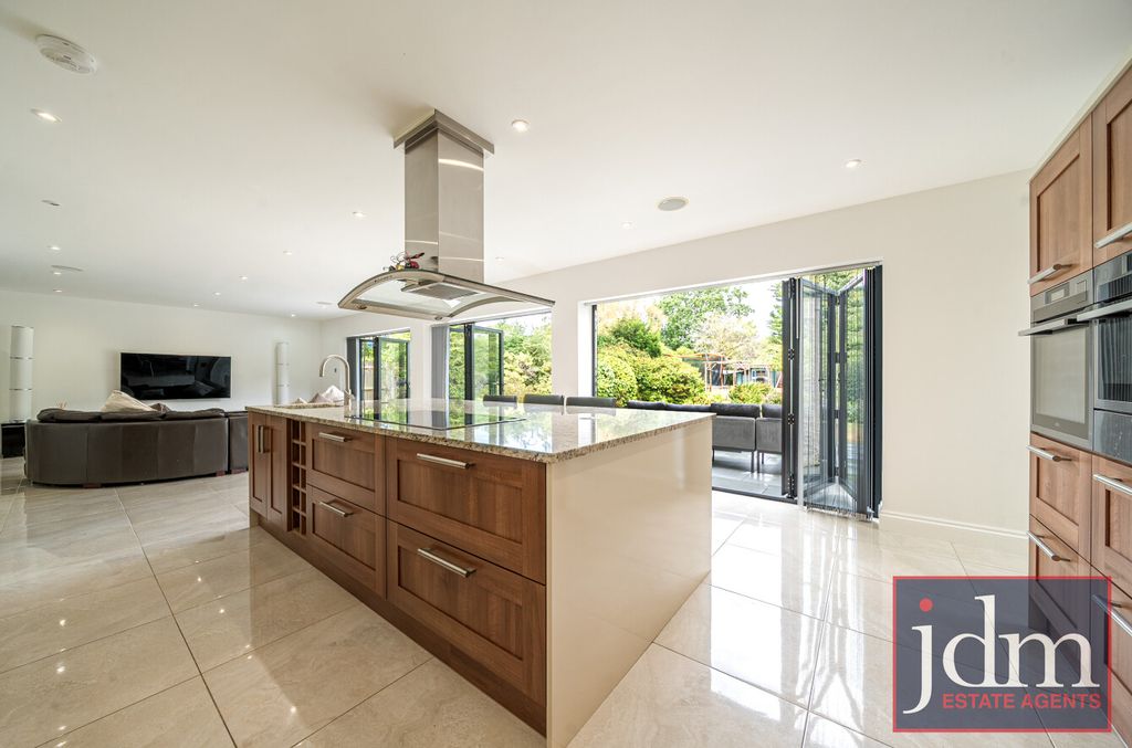 Property photo 3 of 27 Open Plan Kitchen