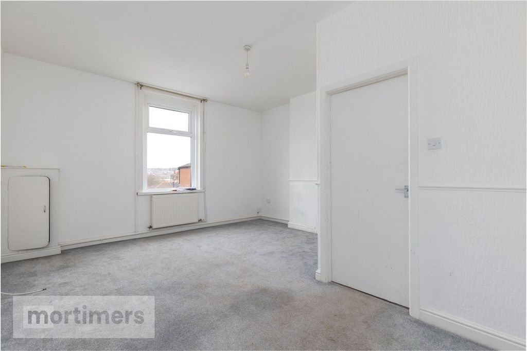 Property photo 2 of 10 Living Room