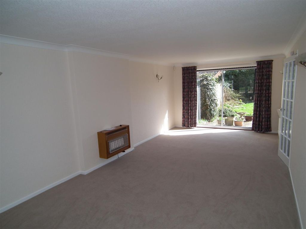 Property photo 2 of 22 Living Room