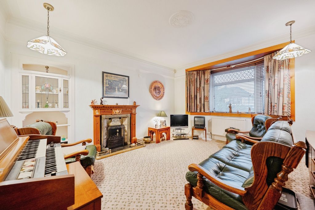 Property photo 2 of 20 Formal Lounge