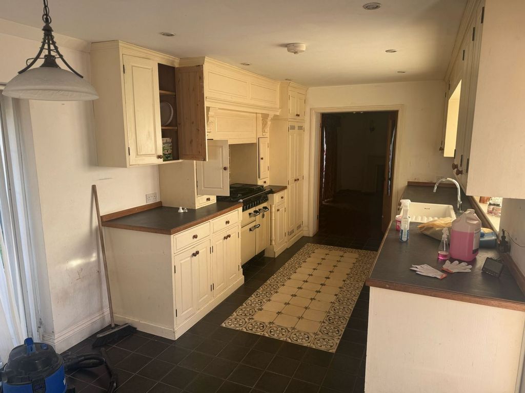 Property photo 1 of 13 Three Bedroom Bangalow With Massive Land- Â£3000